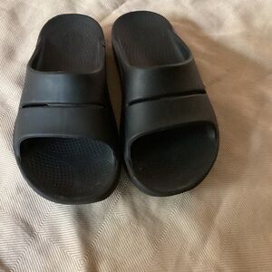 Oofos Slide Sandals  Unisex Women's Size  10 Men's Size 8